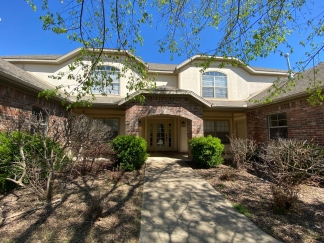 Recently Renovated 3 Bedroom, Near Shopping, Schools, Restaurants!