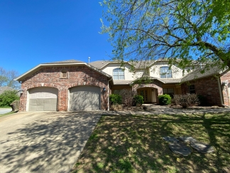 Recently Renovated 3 Bedroom, Near Shopping, Schools, Restaurants!