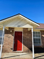 Nice 3 Bedroom/2 Bathroom Duplex off Jenny Lind Rd