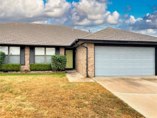 Fabulous 3 Bed/2 Bath Duplex with Open Floor Plan!!