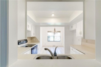 Fabulous 3 Bed/2 Bath Duplex with Open Floor Plan!!
