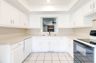 Fabulous 3 Bed/2 Bath Duplex with Open Floor Plan!!