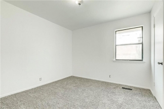 Fabulous 3 Bed/2 Bath Duplex with Open Floor Plan!!