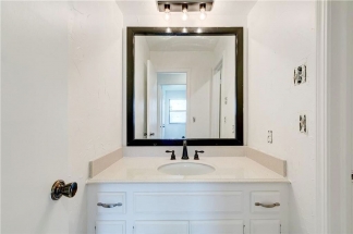 Fabulous 3 Bed/2 Bath Duplex with Open Floor Plan!!