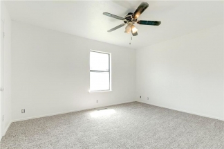 Fabulous 3 Bed/2 Bath Duplex with Open Floor Plan!!