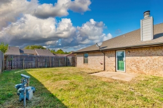 Fabulous 3 Bed/2 Bath Duplex with Open Floor Plan!!
