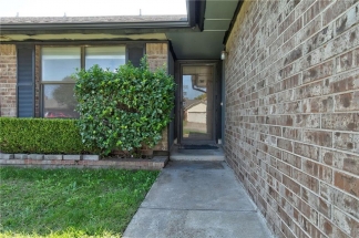 Fabulous 3 Bed/2 Bath Duplex with Open Floor Plan!!