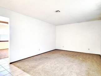 Charming 2 Bedroom Duplex in Tuttle, Oklahoma - Your Ideal Home Awaits!