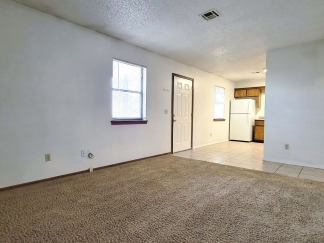 Charming 2 Bedroom Duplex in Tuttle, Oklahoma - Your Ideal Home Awaits!