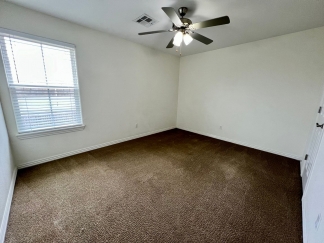 3B/2.5B Spacious Townhome with Fenced Backyard in Chaffee Crossing.