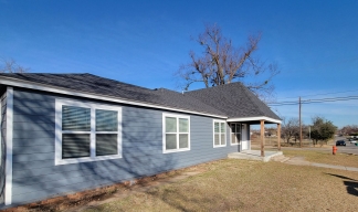 ***MOVE IN SPECIAL $100 off the first month's rent!! *** Newly Renovated Duplex In The Perfect Location!!!