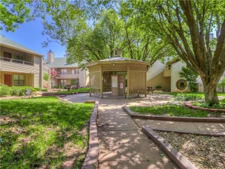 Stylish 1 Bed Condo in Desirable Gated Community: Experience Luxury Living!