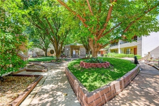 Stylish 1 Bed Condo in Desirable Gated Community: Experience Luxury Living!