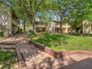 Stylish 1 Bed Condo in Desirable Gated Community: Experience Luxury Living!