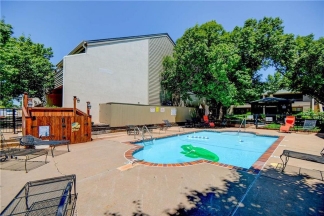 Stylish 1 Bed Condo in Desirable Gated Community: Experience Luxury Living!