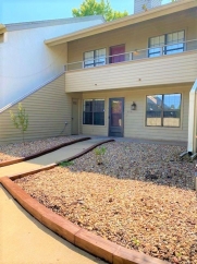 Stylish 1 Bed Condo in Desirable Gated Community: Experience Luxury Living!