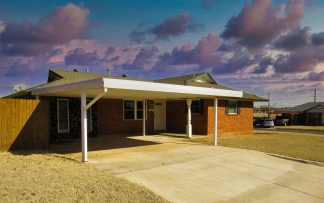 Beautiful Home with Inground Storm Shelter, 2 Sheds & All New Appliances In Moore School District!!