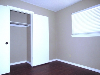 Beautiful Home with Inground Storm Shelter, 2 Sheds & All New Appliances In Moore School District!!