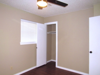 Beautiful Home with Inground Storm Shelter, 2 Sheds & All New Appliances In Moore School District!!