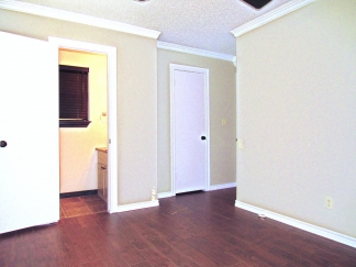 Beautiful Home with Inground Storm Shelter, 2 Sheds & All New Appliances In Moore School District!!