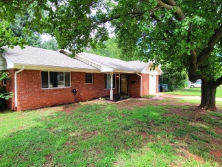 Coming Soon! 18-Month Lease Offer!! Ideal 3/2 in Edmond's Prime Location Near US77: A Perfect Blend of Charm and Convenience!