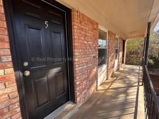 Coming soon! UPSTAIRS 2 BED 1 BATH APARTMENT!