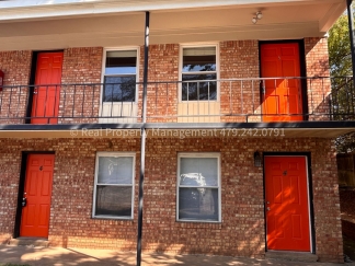UPSTAIRS 2 BED 1 BATH APARTMENT!
