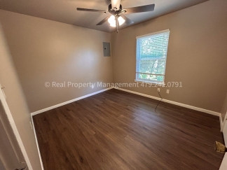 UPSTAIRS 2 BED 1 BATH APARTMENT!