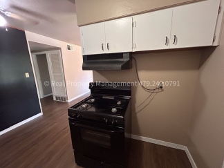 UPSTAIRS 2 BED 1 BATH APARTMENT!