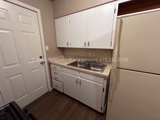 UPSTAIRS 2 BED 1 BATH APARTMENT!