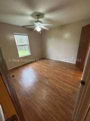 Cute House in Greenwood! 3 bed 1.5 bath 1 car garage
