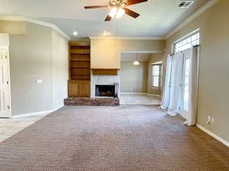 Absolutely Gorgeous Home in Moore with Spacious Open Layout!!!