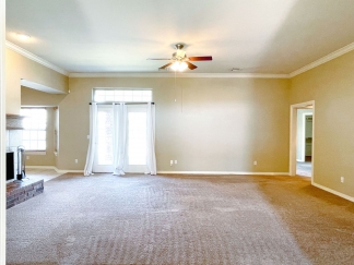 Absolutely Gorgeous Home in Moore with Spacious Open Layout!!!