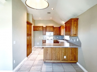 Absolutely Gorgeous Home in Moore with Spacious Open Layout!!!