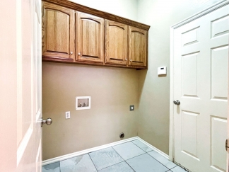Absolutely Gorgeous Home in Moore with Spacious Open Layout!!!