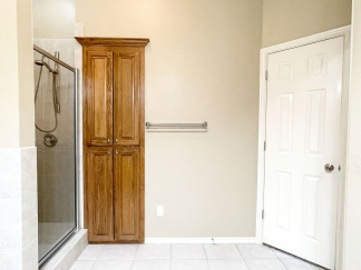 Absolutely Gorgeous Home in Moore with Spacious Open Layout!!!