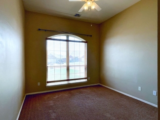 Absolutely Gorgeous Home in Moore with Spacious Open Layout!!!