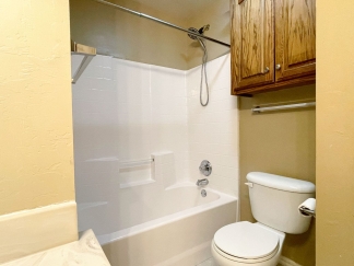 Absolutely Gorgeous Home in Moore with Spacious Open Layout!!!