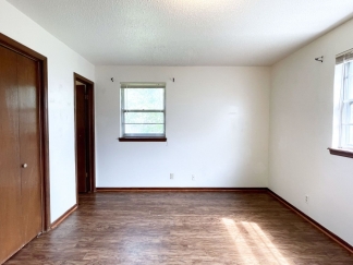 Coming Soon! 18-Month Lease Offer!! Live Minutes Away from Tinker Airforce Base: Beautiful 3 Bed 1.5 Bath Home for Your Convenience!