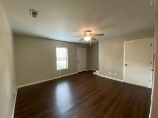 -2 BED/ 1.5 BATH Townhome For Lease! Apply Today!