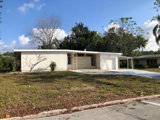 Retro 2-bed/2-bath Sarasota Home For Rent