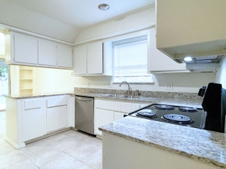 Coming Soon! 18-Month Lease Offer!!  Stunning 3 Bed, 2.5 Bath Townhouse with Modern Amenities and Convenient Location!