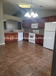 Beautiful 4 Br for Rent in Van Buren!! Coming in September!!