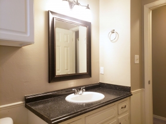 Live in Style Minutes Away from OU Campus: Your Dream Home Awaits! $250 off first month! -AVAILABLE NOW!