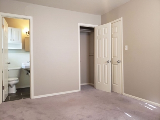 Live in Style Minutes Away from OU Campus: Your Dream Home Awaits! $250 off first month! -AVAILABLE NOW!