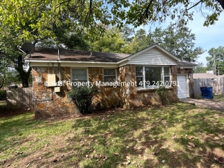 COMING IN JANUARY 2026 -  Bed 1 Bath HOUSE with fenced in yard!