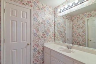 Large Mansfield High Home Centrally Located