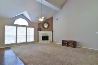 Large Mansfield High Home Centrally Located