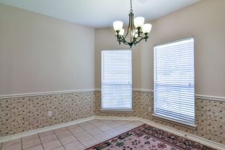 Large Mansfield High Home Centrally Located