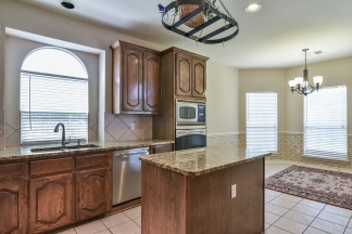 Large Mansfield High Home Centrally Located